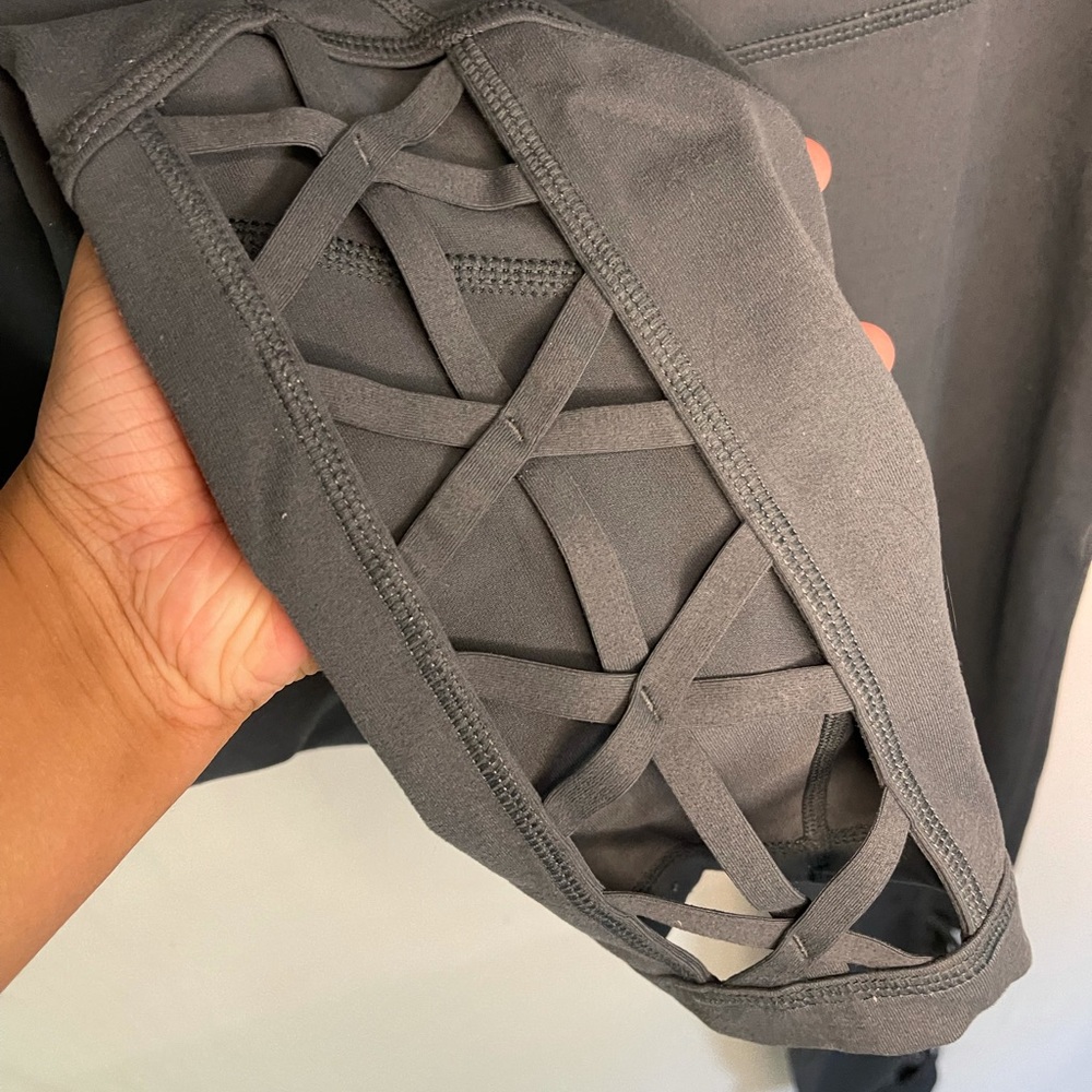 Zella High Waisted Ankle Detail Leggings. Size LG.